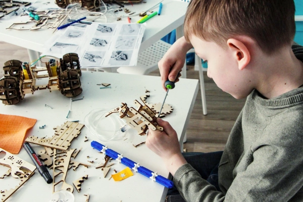 Lasersnijder voor scholen diversifieert het onderwijs