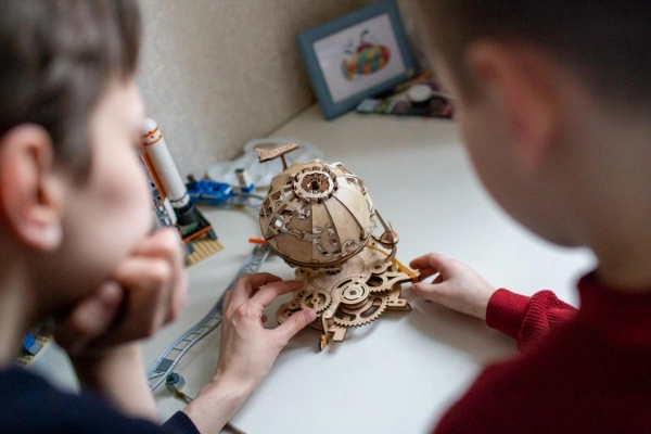 CO2-lasersnijmachine in het basisonderwijs